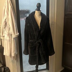 Victoria’s Secret black short robe! So warm! So cute! Size is M/L